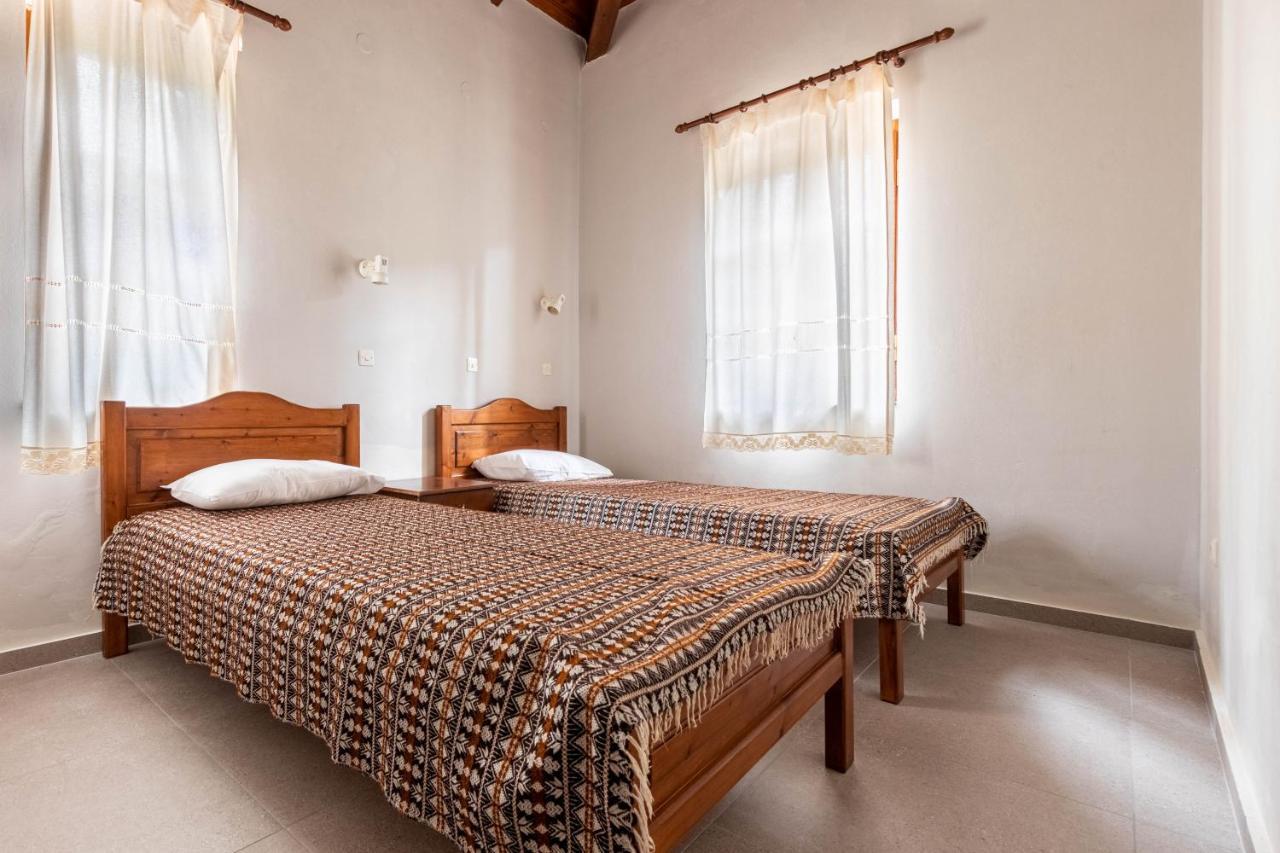 Porto Kalamitsi Stone-Built Bungalows カルダミリ エクステリア 写真