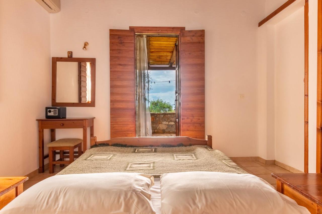 Porto Kalamitsi Stone-Built Bungalows カルダミリ エクステリア 写真