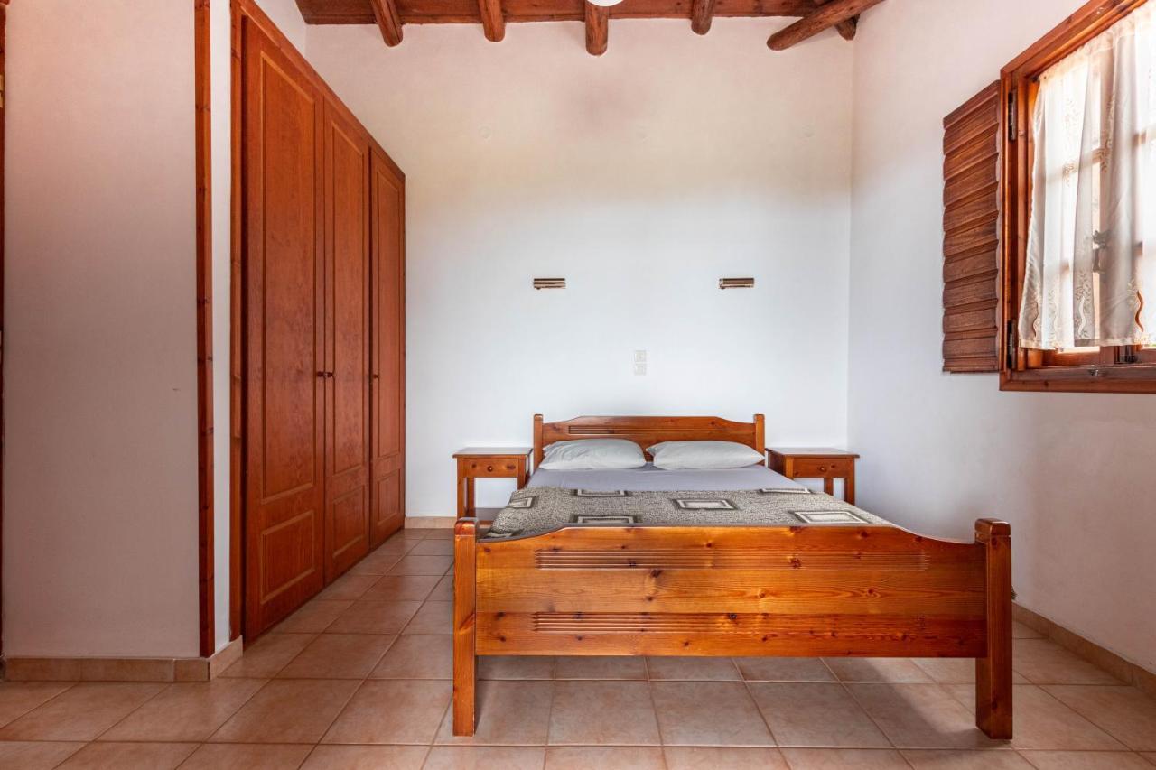 Porto Kalamitsi Stone-Built Bungalows カルダミリ エクステリア 写真
