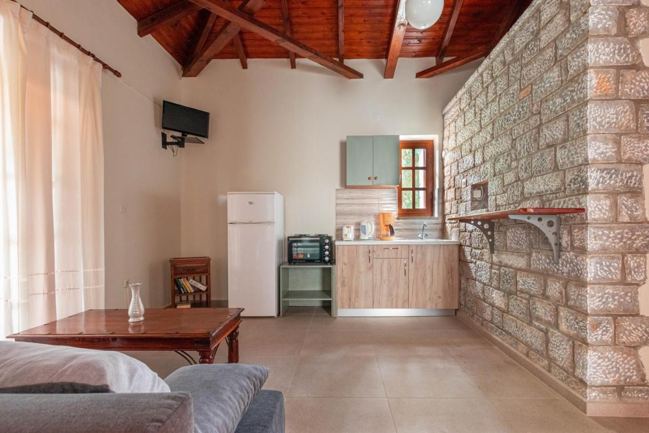 Porto Kalamitsi Stone-Built Bungalows カルダミリ エクステリア 写真