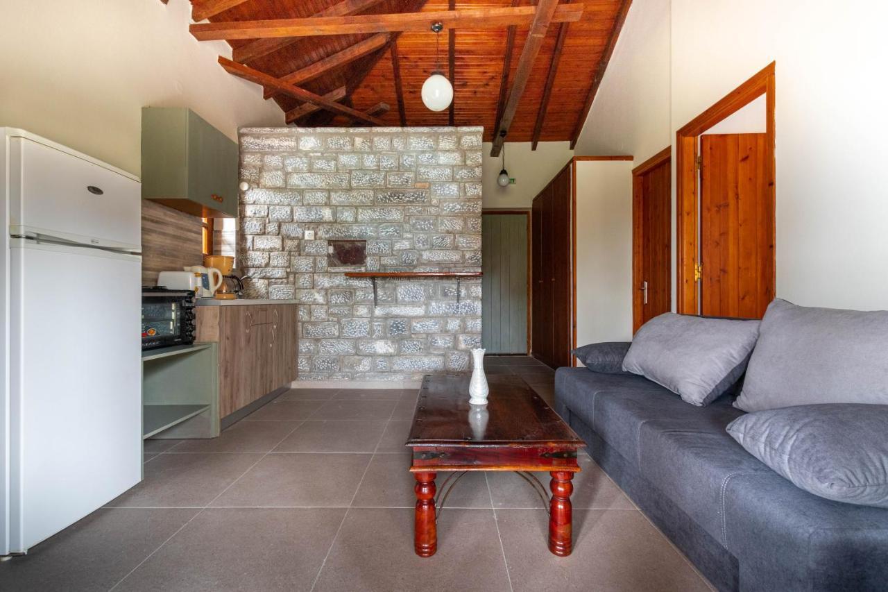 Porto Kalamitsi Stone-Built Bungalows カルダミリ エクステリア 写真