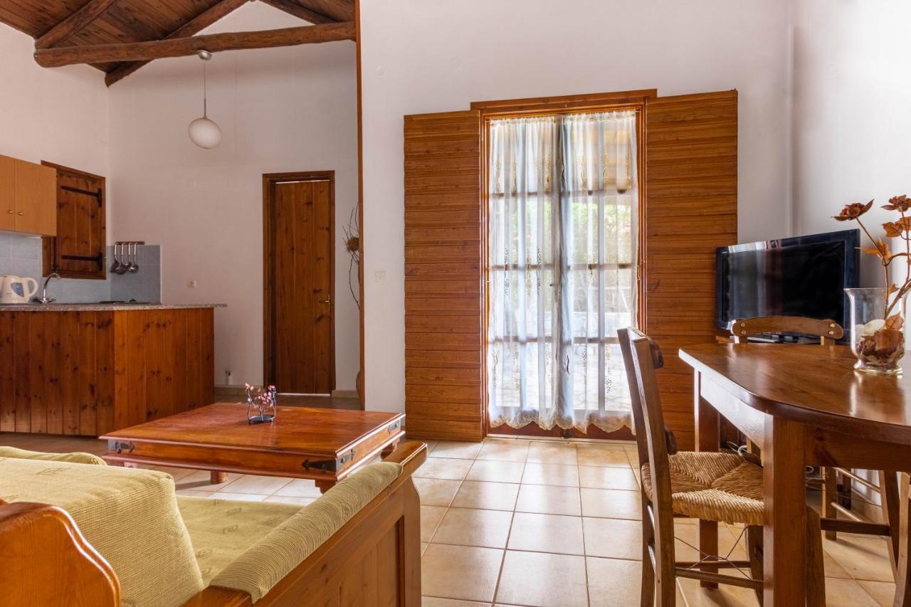 Porto Kalamitsi Stone-Built Bungalows カルダミリ エクステリア 写真