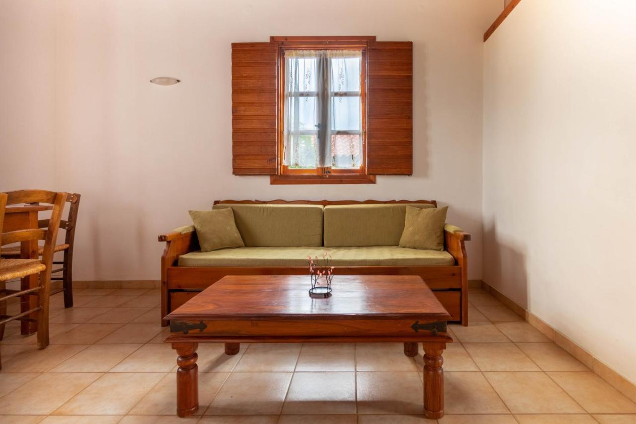 Porto Kalamitsi Stone-Built Bungalows カルダミリ エクステリア 写真